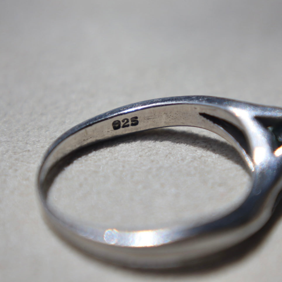 Green Sapphire Wavy Ring