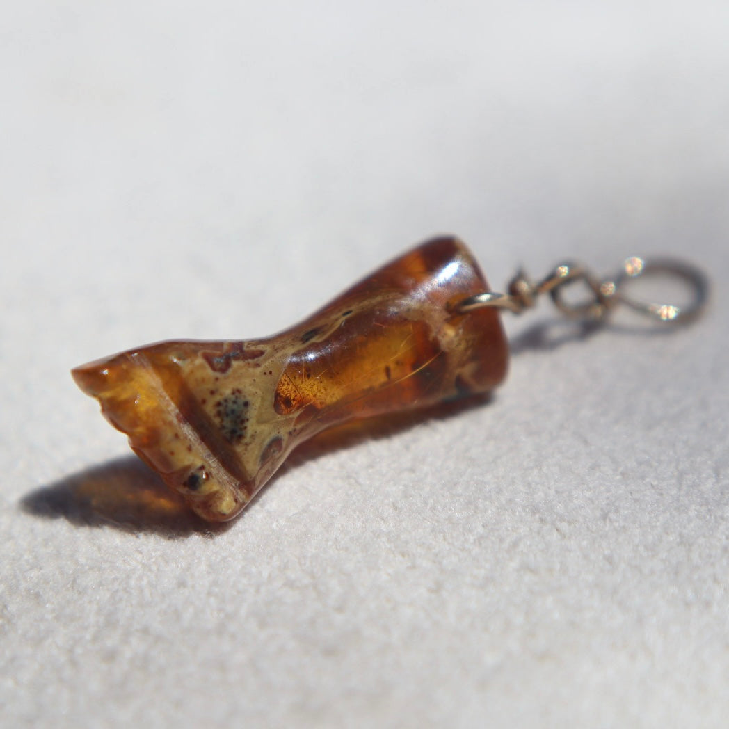 Amber Mano Figa Talisman Pendant