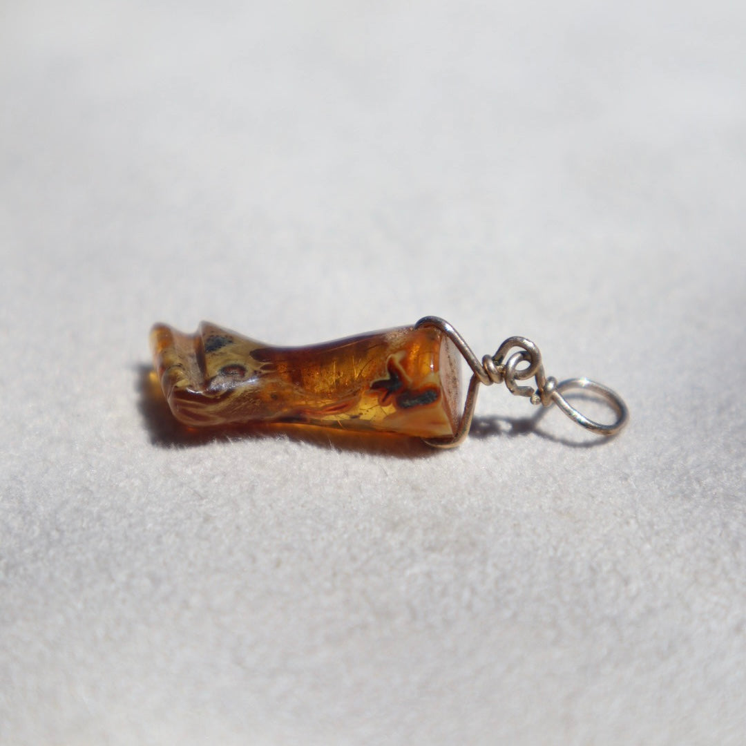 Amber Mano Figa Talisman Pendant