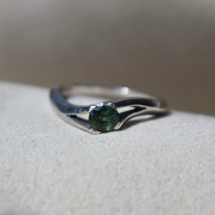 Green Sapphire Wavy Ring