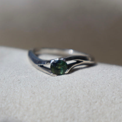 Green Sapphire Wavy Ring