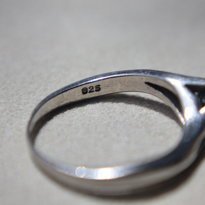 Green Sapphire Wavy Ring