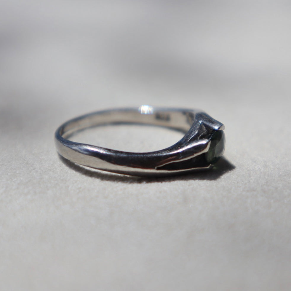 Green Sapphire Wavy Ring