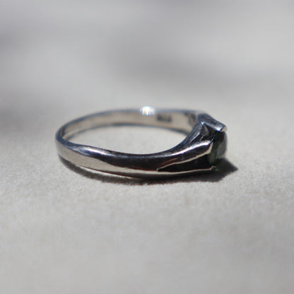 Green Sapphire Wavy Ring