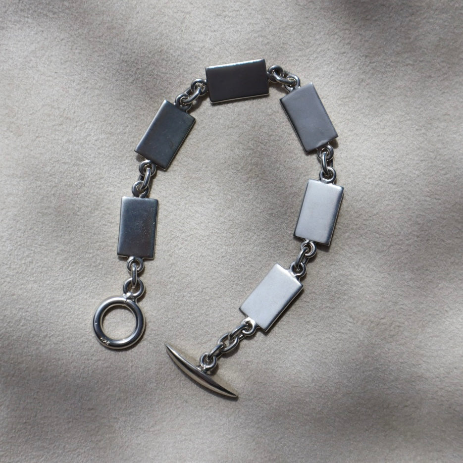 Modern Tab Link Toggle Bracelet