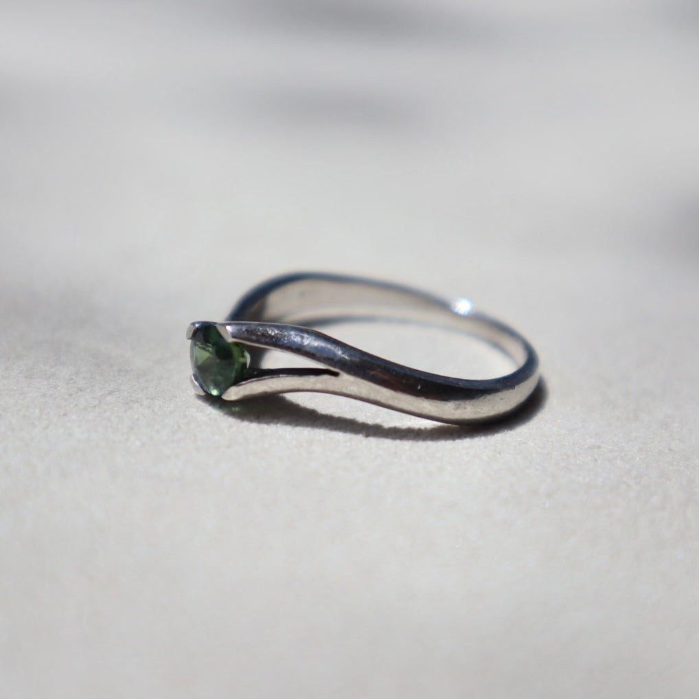 Green Sapphire Wavy Ring