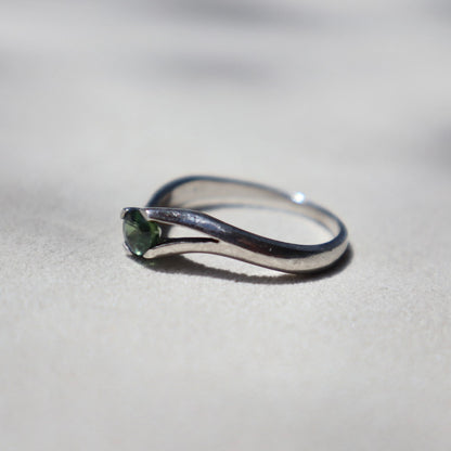 Green Sapphire Wavy Ring
