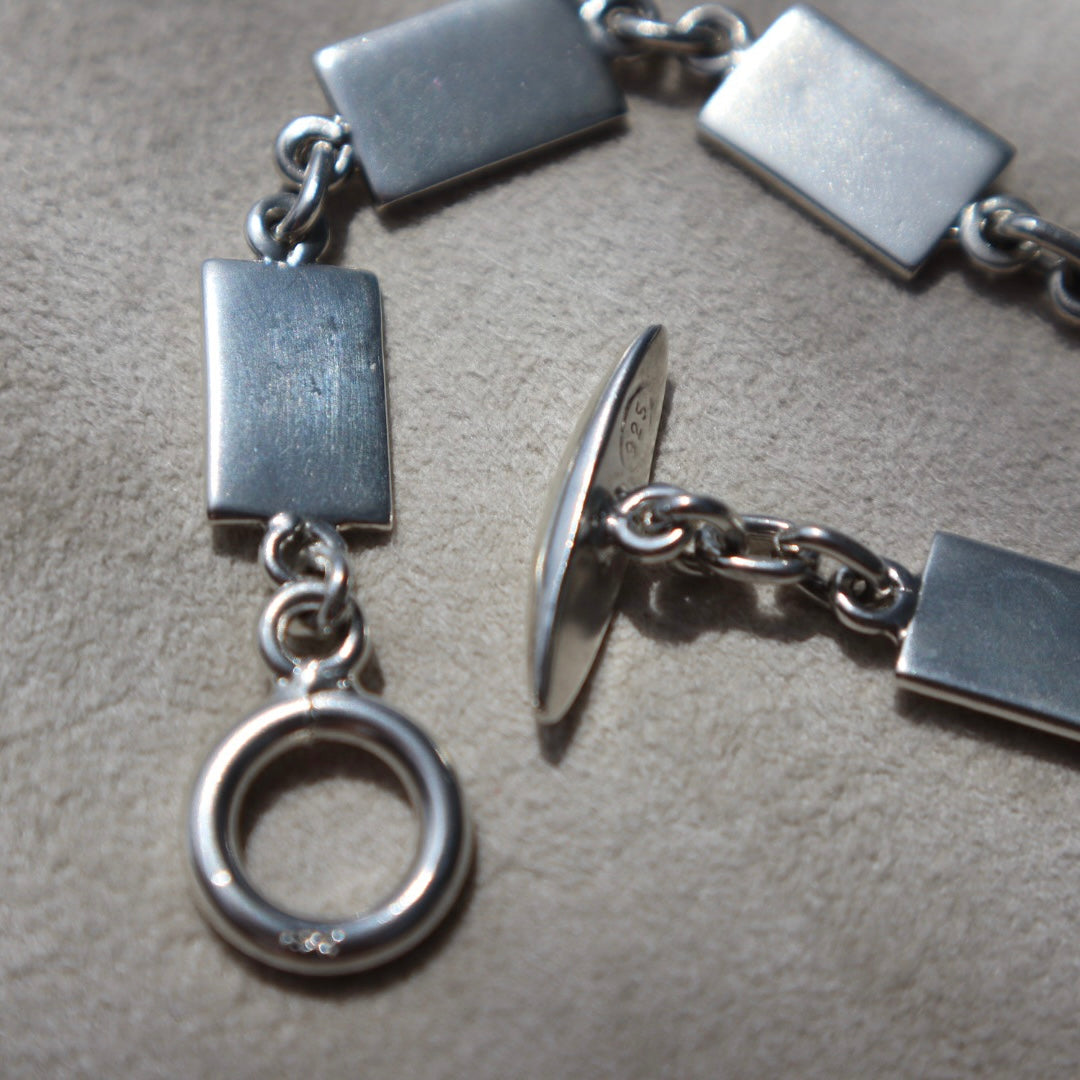 Modern Tab Link Toggle Bracelet