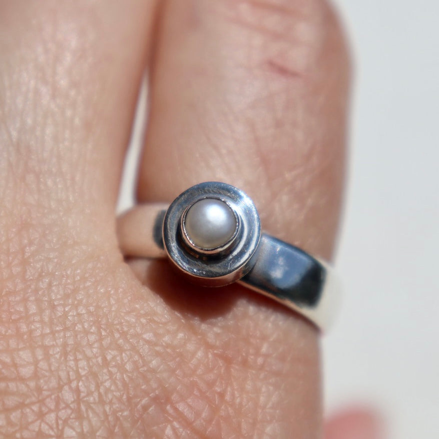 Artisan Made Pearl Solitaire SZ 8