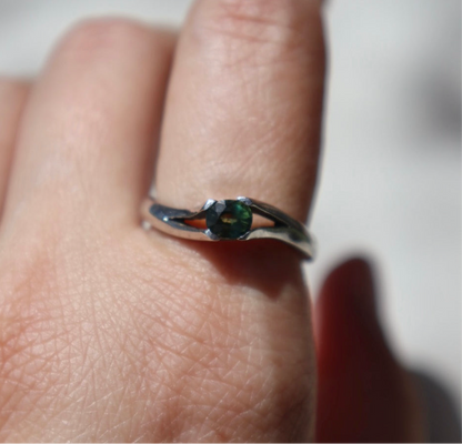 Green Sapphire Wavy Ring