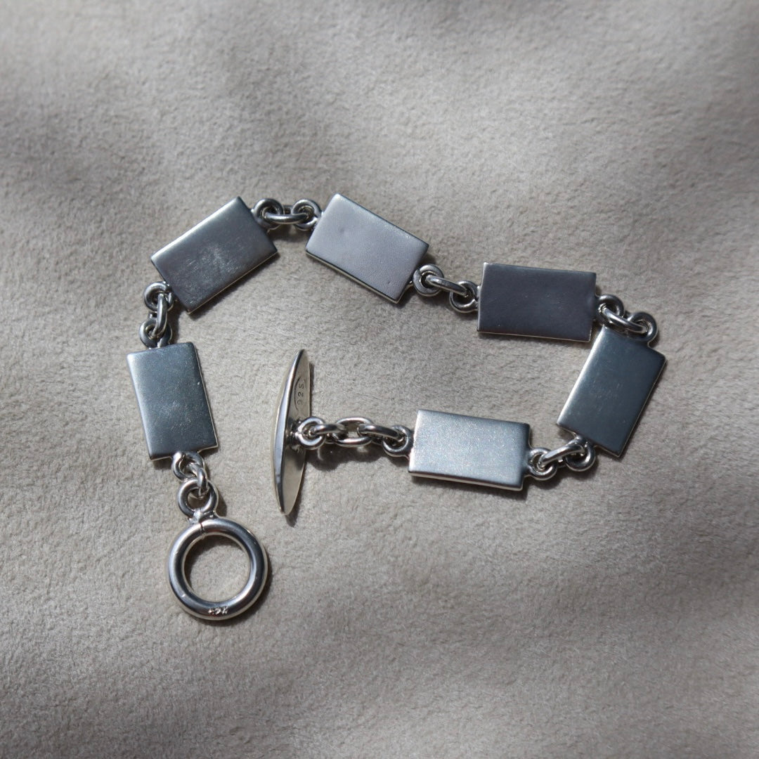 Modern Tab Link Toggle Bracelet