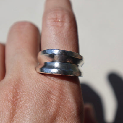 Chunky Modern Concave Band