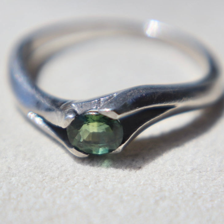 Green Sapphire Wavy Ring