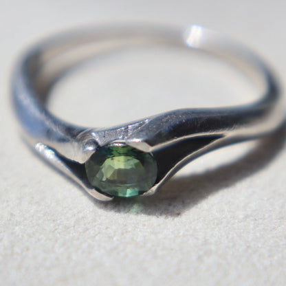 Green Sapphire Wavy Ring