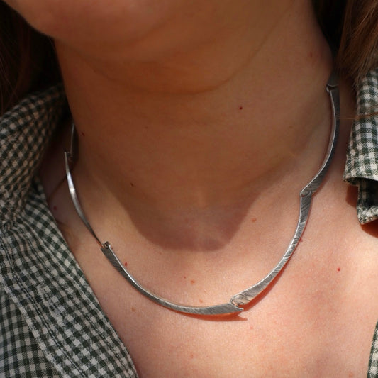Modern Wavy Bar Link Necklace